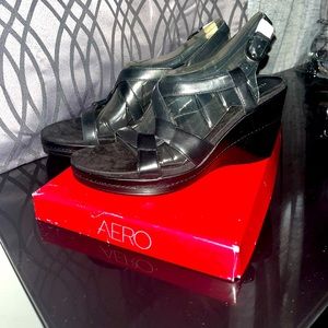 New Woman's Black Aerosoles Wedge Sandals Size 8.5